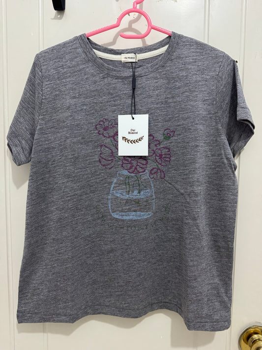 Korean Fashion Garden Style T-Shirt Series | Grey Flower Vase Drawing - Kawaii Fashion Items