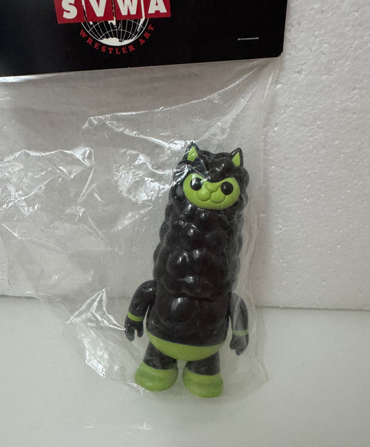 Japan Artist One Up SVWA Wrestler Art | Beast King Pacarra Alpaca Man Black Version - Sofubi Figure Soft Vinyl Rare