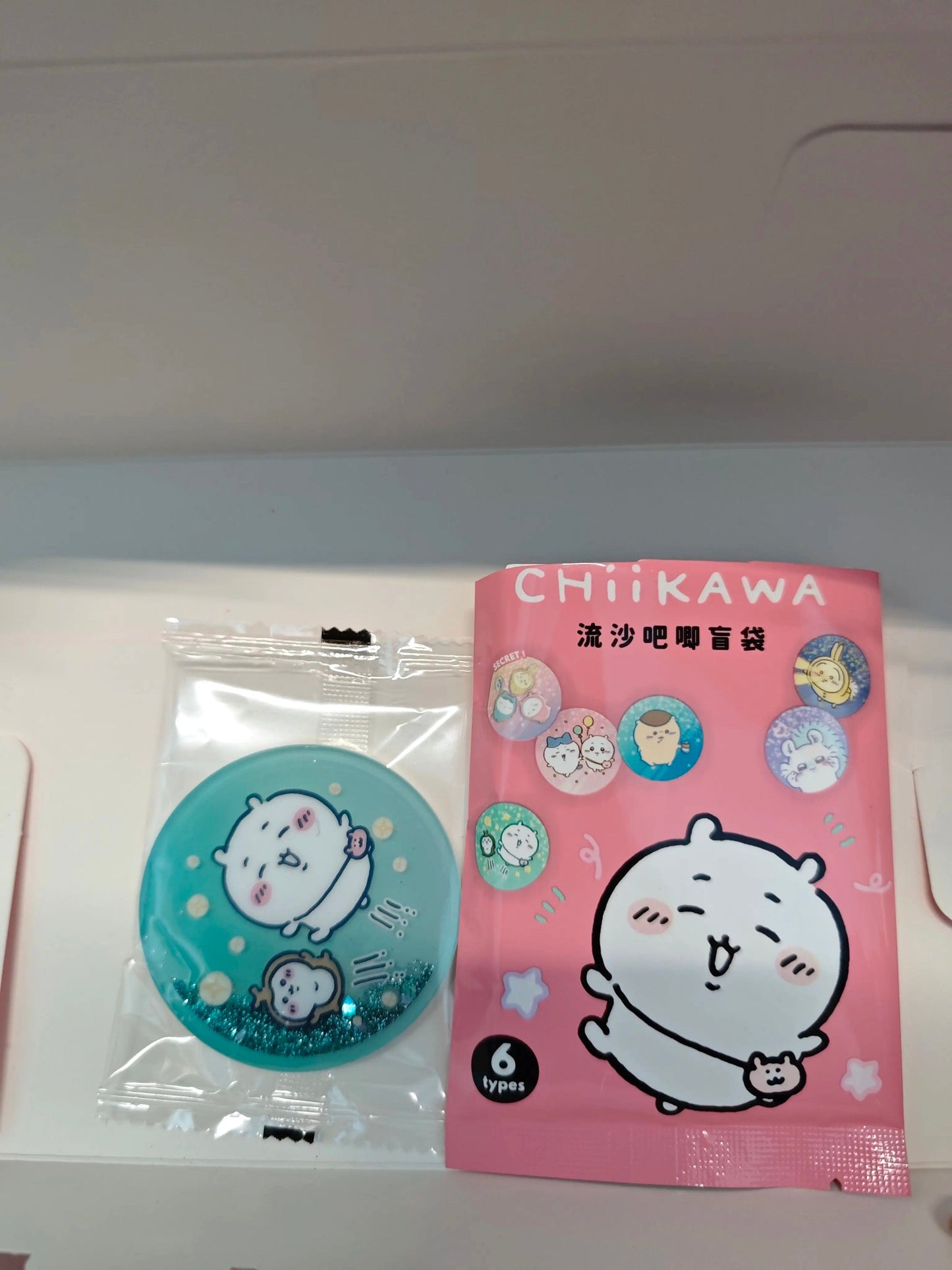 ChiiKawa X Miniso | ChiiKawa Hachiware Usagi Momonga Kurimanju Glitter Quicksand Badge Mystery Bag - Kawaii Items Room Decoration KawaiiGiftLand