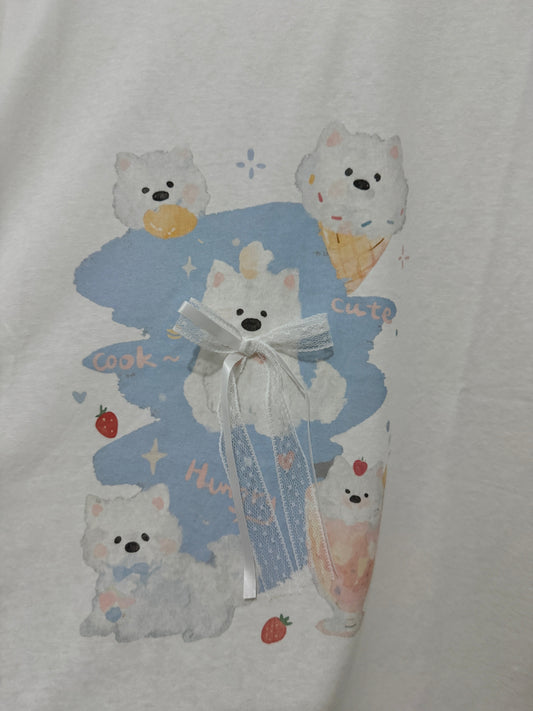 韓国ファッション かわいい動物スタイル Tシャツシリーズ | お菓子を持った白い子犬サモエド - カワイイファッションアイテム