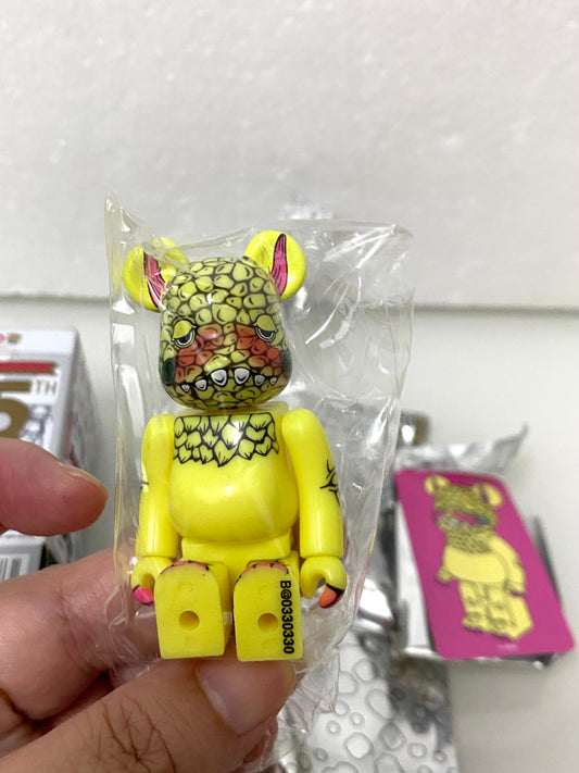 Japan Medicom Toy 100% Be@rbrick Series 33 | Artist Dan Monster - Retried Limited Rare Toy Collection