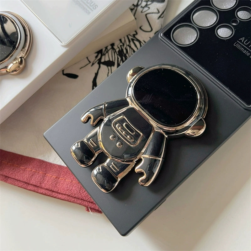 Silicone Phone Case with Phone Stand | Spaceman White & Black - Phone Case Samsung Galaxy S24 S23 S22 Ultra KawaiiGiftLand