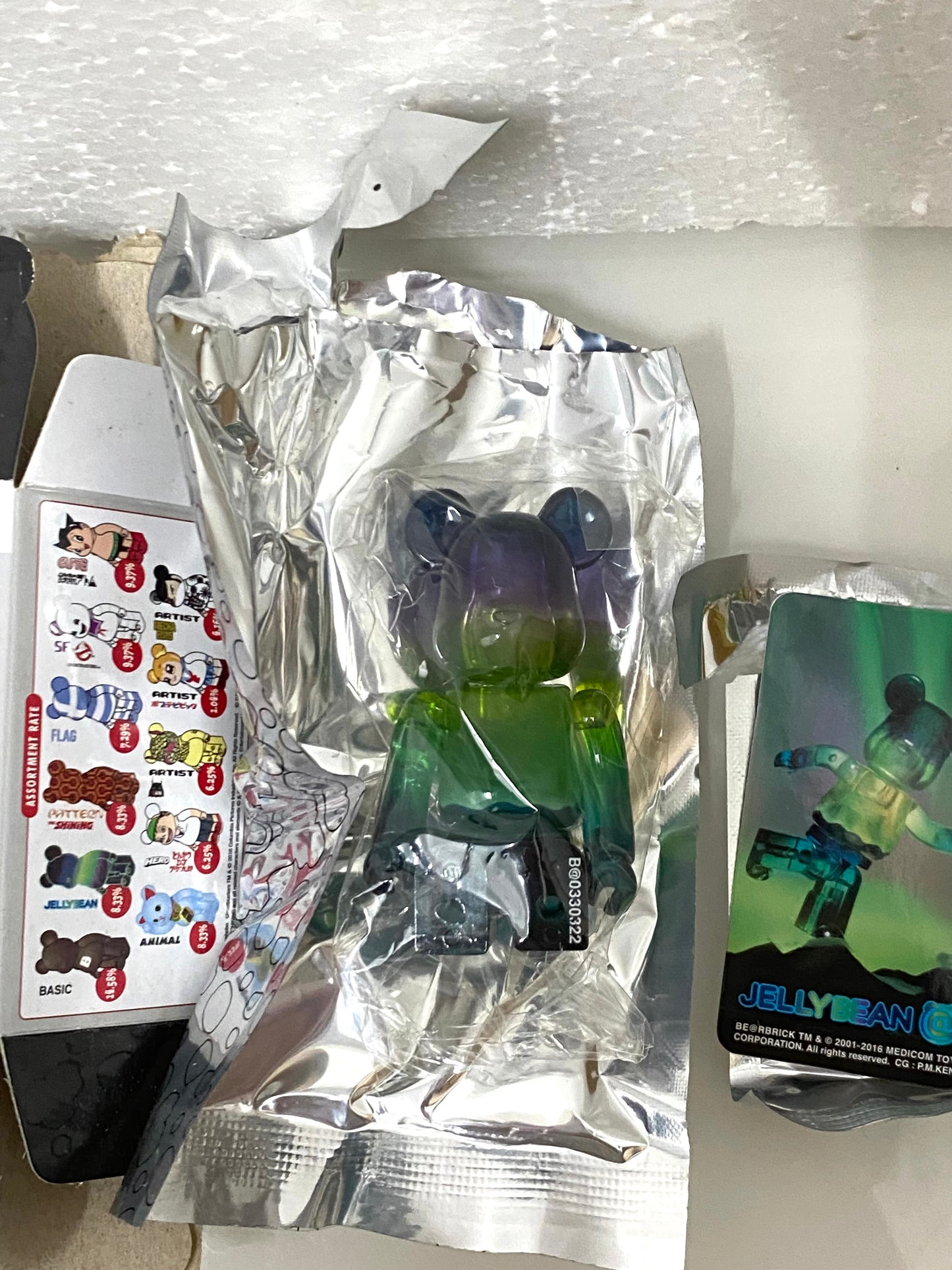 Japan Medicom Toy 100% Be@rbrick Series 33 | Jelly Bean Aurora - Retried Limited Rare Toy Collection