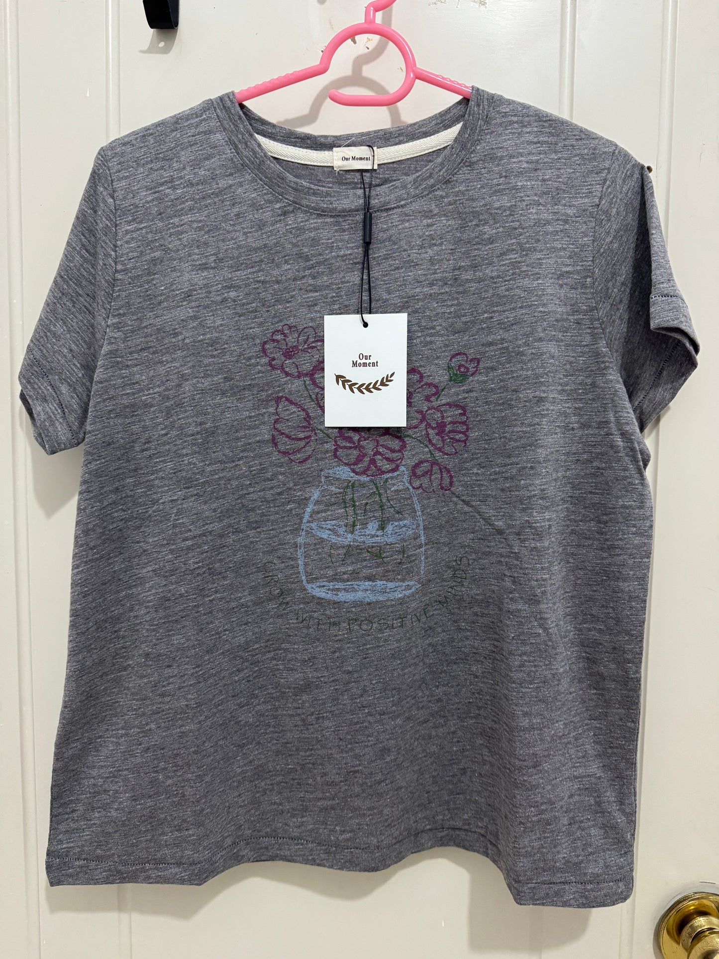 Korean Fashion Garden Style T-Shirt Series | Grey Flower Vase Drawing - Kawaii Fashion Items
