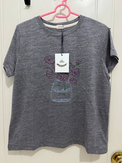 Korean Fashion Garden Style T-Shirt Series | Grey Flower Vase Drawing - Kawaii Fashion Items