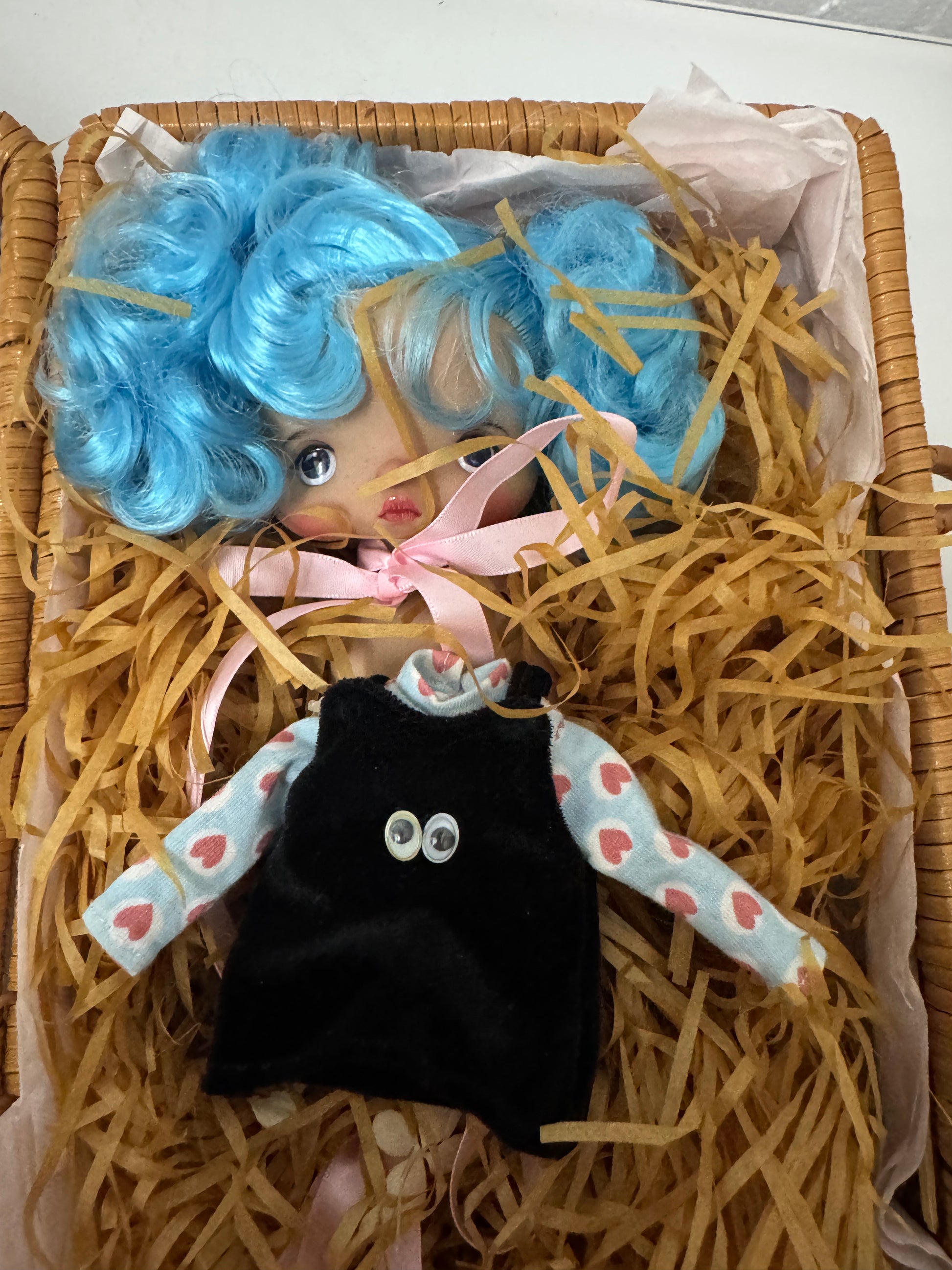 China Artist Bokka - One off Tan Skin Blue Hair Hand Print - Doll Show Limited NEW Artist Doll like Holala