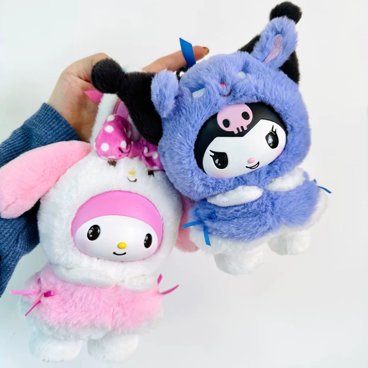 Miniso Sanrio Characters Winter Little Cape with Little Friends | Hello Kitty Little Twin Stars My Melody Kuromi Cinnamoroll Pompompurin Pochacco - Collectable Toys Mystery Blind Box