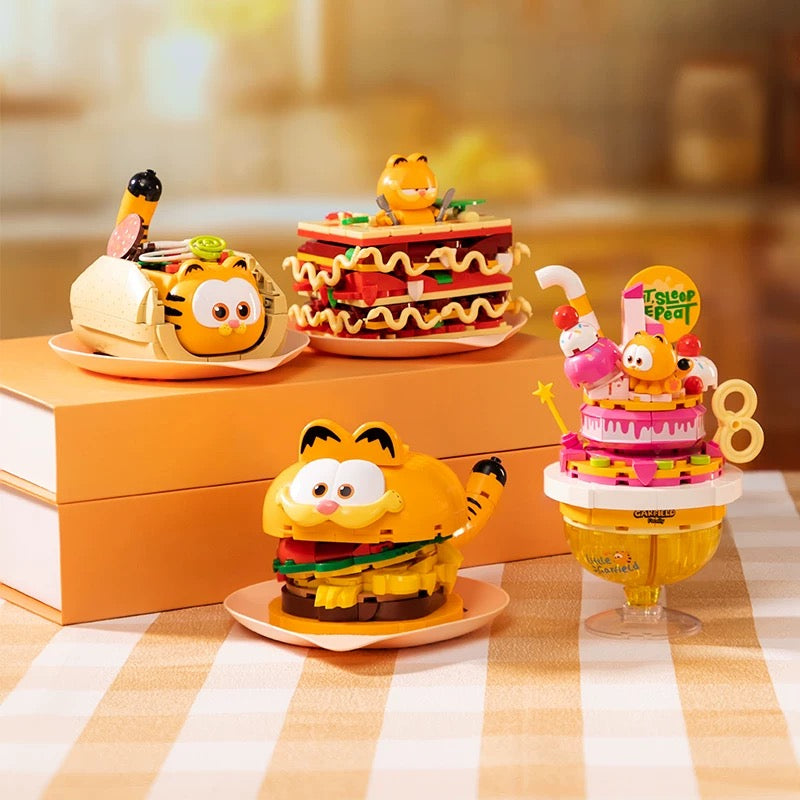 Pan Tasy x Garfield Family | Strawberry Creamy Drink - Lovely Cat Exotic Shorthair Building Blocks Toy Collections