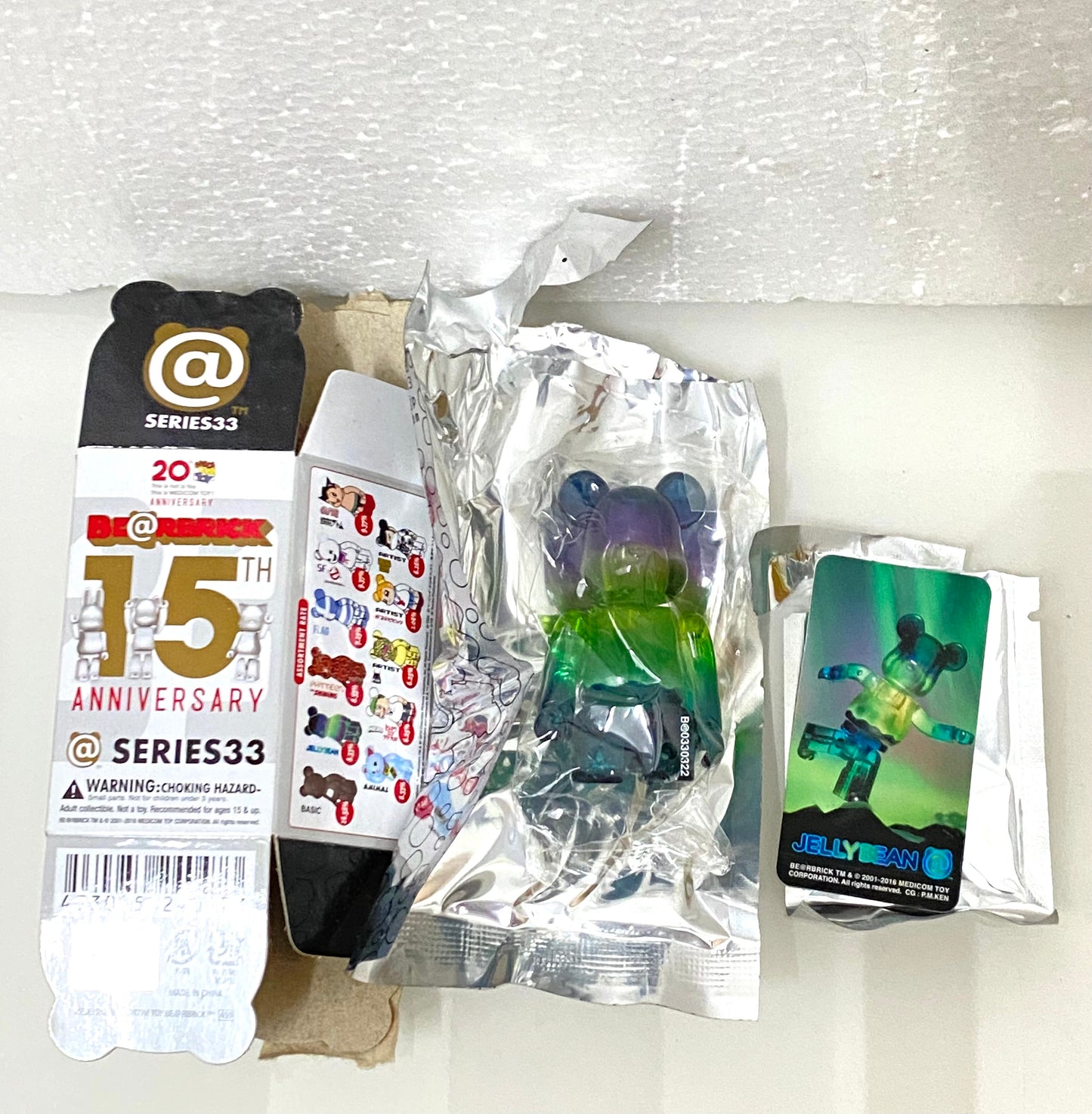 Japan Medicom Toy 100% Be@rbrick Series 33 | Jelly Bean Aurora - Retried Limited Rare Toy Collection