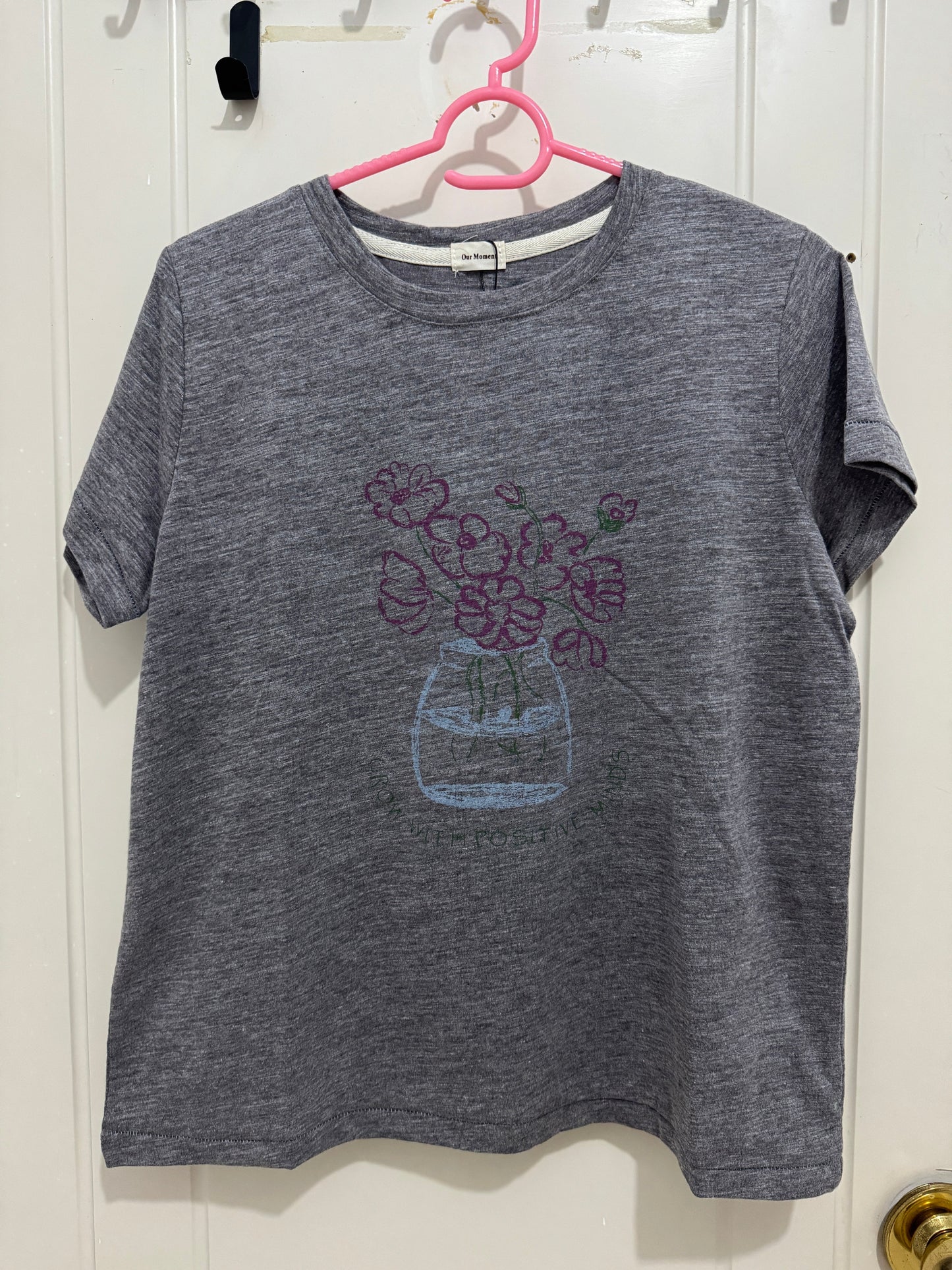 Korean Fashion Garden Style T-Shirt Series | Grey Flower Vase Drawing - Kawaii Fashion Items