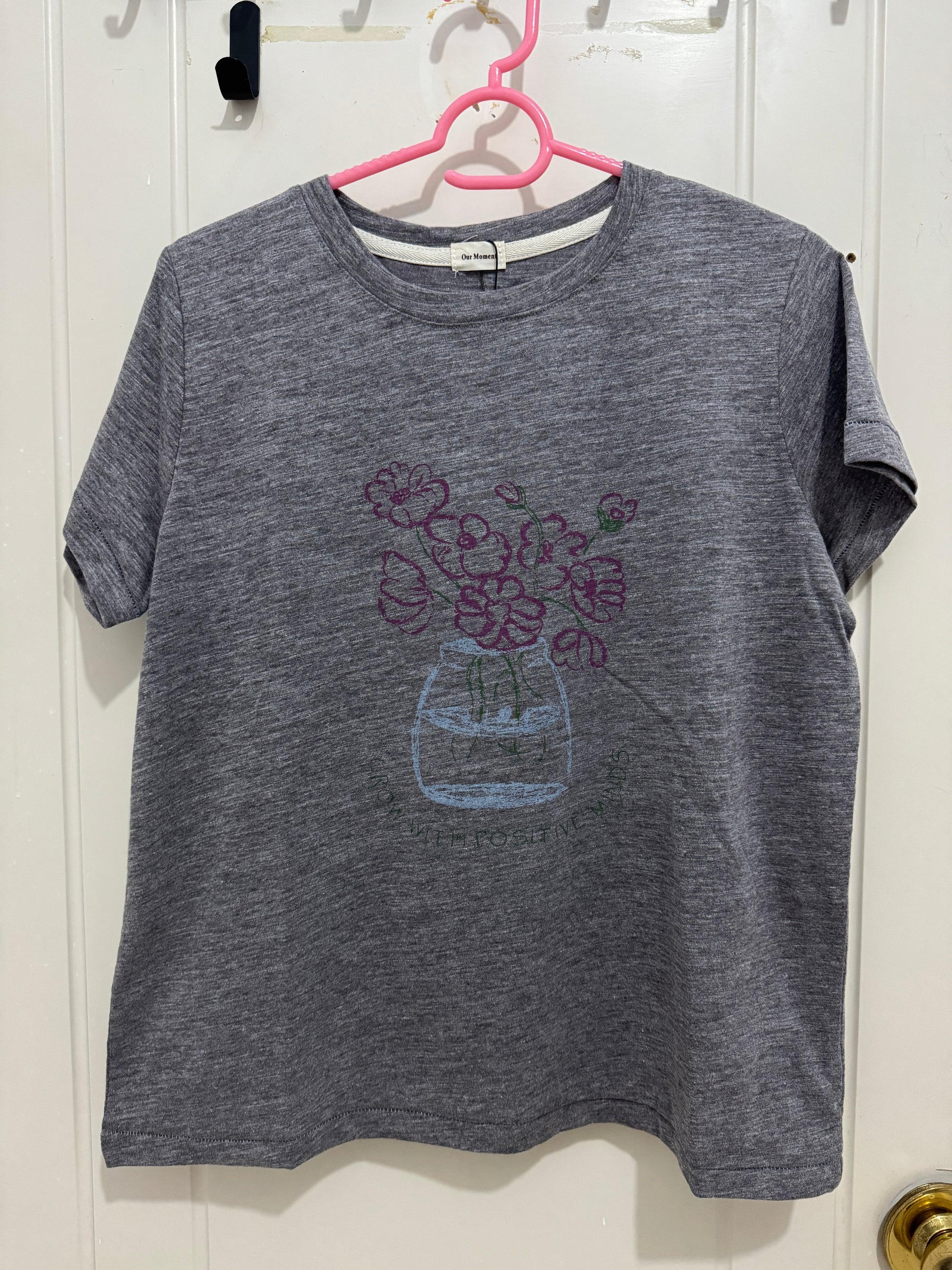 Korean Fashion Garden Style T-Shirt Series | Grey Flower Vase Drawing - Kawaii Fashion Items