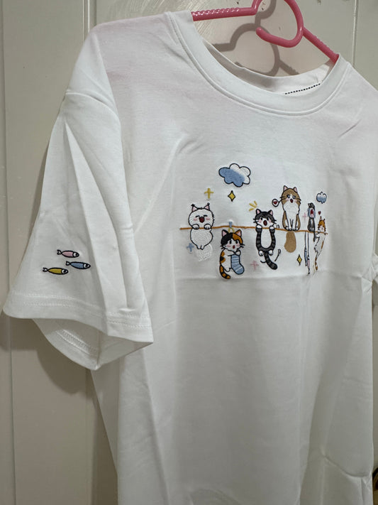 Korean Fashion Cute Animals Style T-Shirt Series | Cats Climb Up - Kawaii Fashion Items