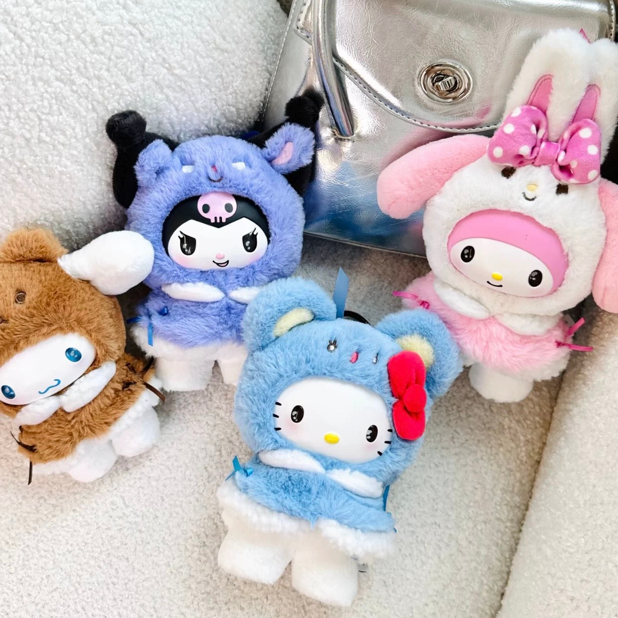 Miniso Sanrio Characters Winter Little Cape with Little Friends | Hello Kitty Little Twin Stars My Melody Kuromi Cinnamoroll Pompompurin Pochacco - Collectable Toys Mystery Blind Box