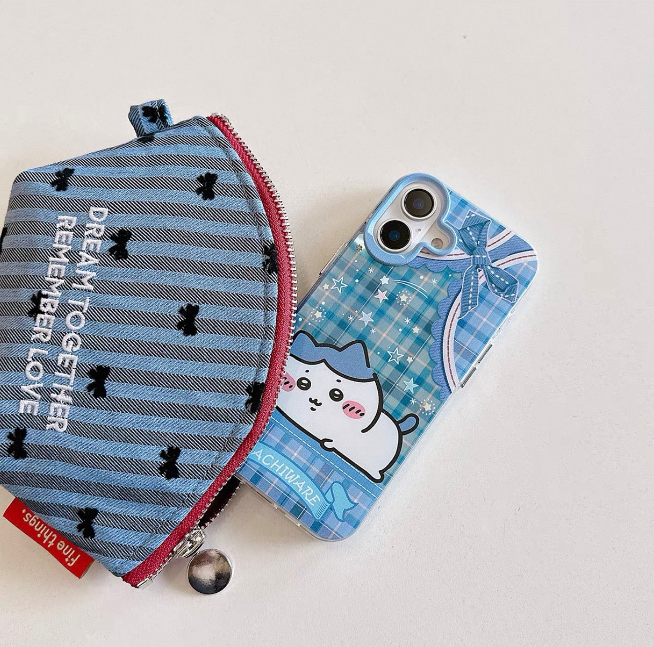 Japanese Cartoon ChiiKawa Go Round Laser Case | Merry Go Round with Chiikawa Hachiware Usagi - iPhone Case Plus SE2 11 12 13 14 15 16 16e 17 17e Pro Promax 12mini 13mini (副本)