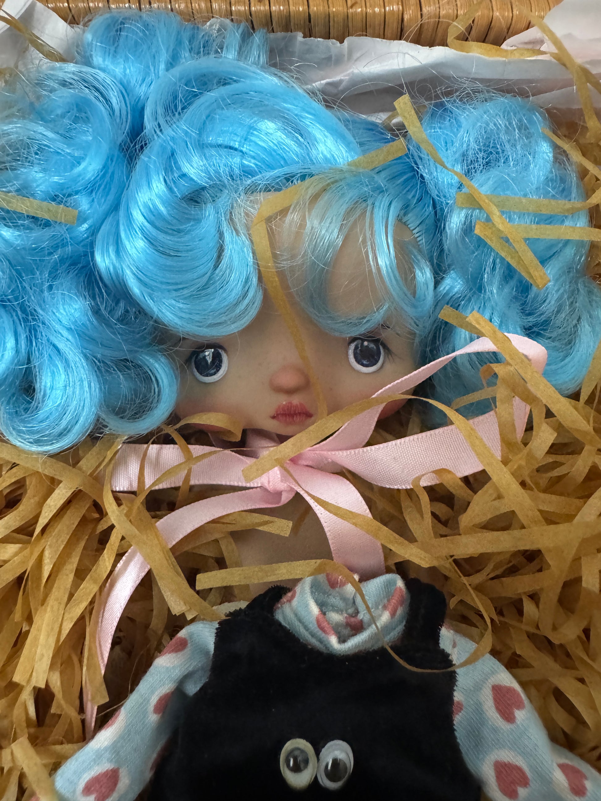 China Artist Bokka - One off Tan Skin Blue Hair Hand Print - Doll Show Limited NEW Artist Doll like Holala