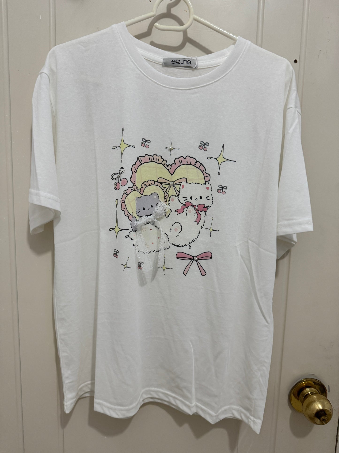Korean Fashion Cute Animal Style Shirt Series | White & Grey Cats with Heart Cushion - Kawaii Fashion Items
