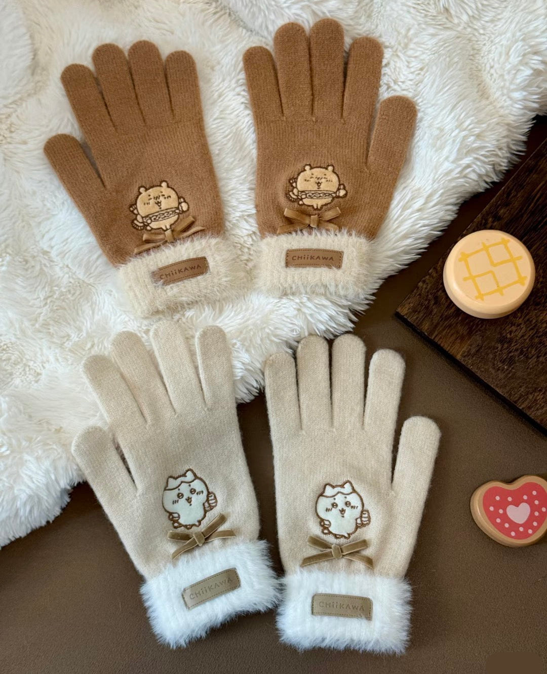 [Pre-order] ChiiKawa X Miniso Fluffy Bear Series | ChiiKawa Hachiware Fluffy Bear Cute Icon Gloves - Kawaii Items Room Decoration