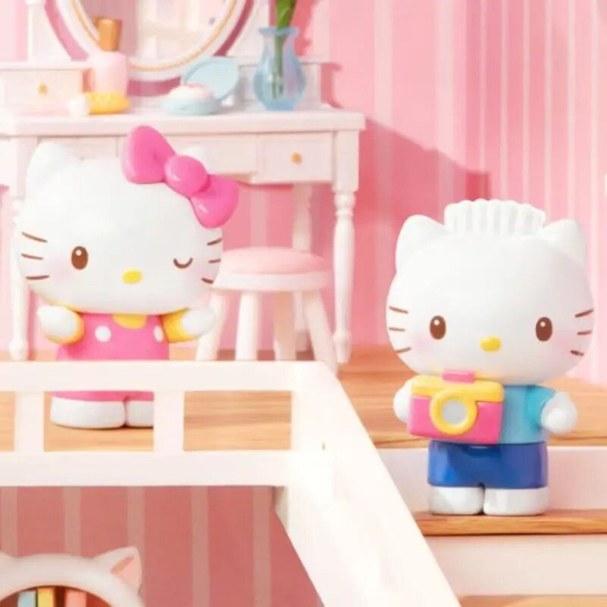 Hello Kitty Little Family Series Taking Photos mini figure pair - opened box, sealed bag