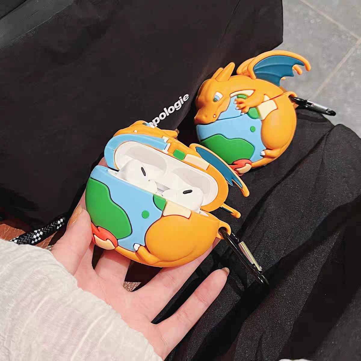 Japan Cartoon Pokemon Anime | Charizard with Earth - AirPods AirPodsPro AirPods3 AirPods4 Case